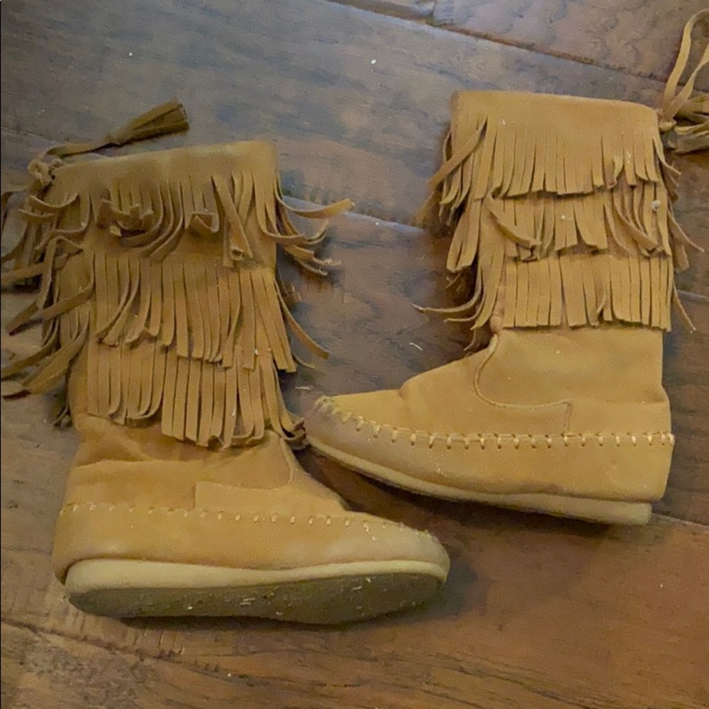 Moccasin boots